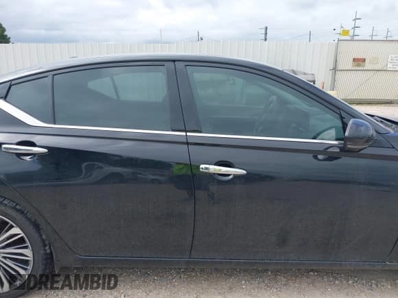 ✅ 2023 Nissan Altima SL • VIN: 1N4BL4EVXPN382844 • Lot: 42220796. Wystawiony na IAAI z przebiegiem 42 393 mil. Bezpłatny archiwum sprzedaży aukcyjnych z USA i szczegółowy raport historii pojazdu na DreamBid. Zdjęcie 13.