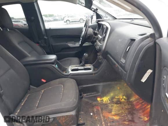 2020 Chevrolet Colorado 4WD LT z VIN 1GCHTCEA5L1181205, wystawiony jako IAAI lot #42353064 z przebiegiem 74 945 mil mil oraz . Historia ofert i sprzedaży dostępna na DreamBid. Obrazek 5.