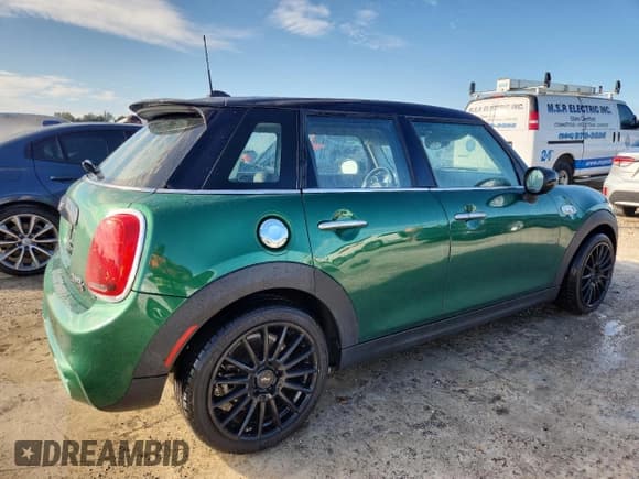 ✅ 2020 MINI Hardtop 4 Door Cooper S • VIN: WMWXU9C05L2L46571 • Lot: 90685525. Wystawiony na Copart z przebiegiem 26 121 mil. Bezpłatny archiwum sprzedaży aukcyjnych z USA i szczegółowy raport historii pojazdu na DreamBid. Zdjęcie 3.