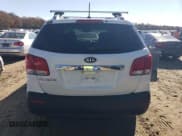 ✅ 2013 Kia Sorento LX • VIN: 5XYKTDA26DG338347 • Лот: 91383575. Опубликован ранее на Copart с пробегом 151 795 миль. Бесплатный доступ к архиву аукционных продаж из США и подробный отчёт об истории автомобиля на DreamBid. Изображение 6.