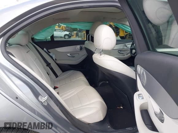 ✅ 2016 Mercedes-Benz C 300 • VIN: 55SWF4KB2GU110802 • Лот: 43080809. Опубликован ранее на IAAI с пробегом 128 584 миль. Бесплатный доступ к архиву аукционных продаж из США и подробный отчёт об истории автомобиля на DreamBid. Изображение 8.