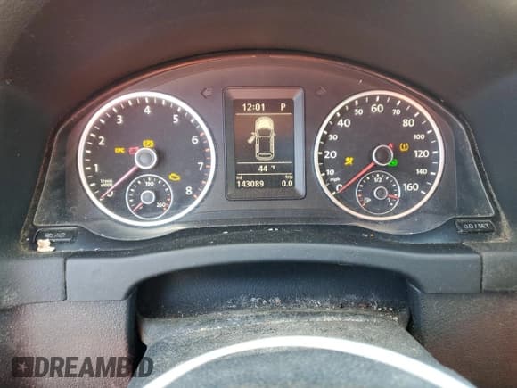 ✅ 2013 Volkswagen Tiguan S • VIN: WVGBV3AXXDW585174 • Lot: 93643875. Listed on Copart with 143,089 mi. Free auction sales archive from the USA and detailed vehicle history report at DreamBid. Image 9.