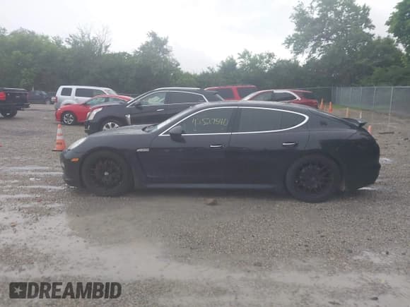 ✅ 2010 Porsche Panamera S • VIN: WP0AB2A75AL061219 • Lot: 42527540. Wystawiony na IAAI z przebiegiem 159 876 mil. Bezpłatny archiwum sprzedaży aukcyjnych z USA i szczegółowy raport historii pojazdu na DreamBid. Zdjęcie 14.