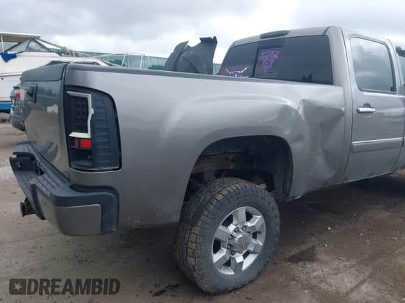 ✅ 2012 GMC Sierra 2500HD Denali • VIN: 1GT125E82CF160151 • Lot: 42663640. Listed on IAAI with 208,032 mi. Free auction sales archive from the USA and detailed vehicle history report at DreamBid. Image 6.