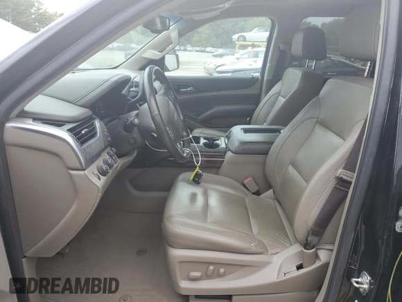 ✅ 2020 Chevrolet Suburban LT • VIN: 1GNSKHKC5LR131182 • Lot: 72375434. Wystawiony na Copart z przebiegiem 53 320 mil. Bezpłatny archiwum sprzedaży aukcyjnych z USA i szczegółowy raport historii pojazdu na DreamBid. Zdjęcie 7.