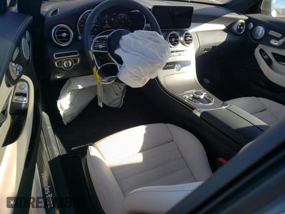 ✅ 2023 Mercedes-Benz C 300 • VIN: W1KWJ8EB8PG131247 • Lot: 40616584. Wystawiony na Copart z przebiegiem 823 mil. Bezpłatny archiwum sprzedaży aukcyjnych z USA i szczegółowy raport historii pojazdu na DreamBid. Zdjęcie 8.