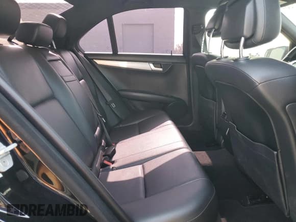 ✅ 2014 Mercedes-Benz C 250 Sport • VIN: WDDGF4HBXEA956765 • Лот: 60858855. Опубликован ранее на Copart с пробегом 113 149 миль. Бесплатный доступ к архиву аукционных продаж из США и подробный отчёт об истории автомобиля на DreamBid. Изображение 10.