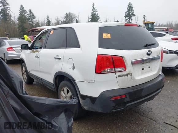 ✅ 2011 Kia Sorento LX • VIN: 5XYKTCA17BG010479 • Lot: 43923357. Listed on IAAI with 138,412 mi. Free auction sales archive from the USA and detailed vehicle history report at DreamBid. Image 3.
