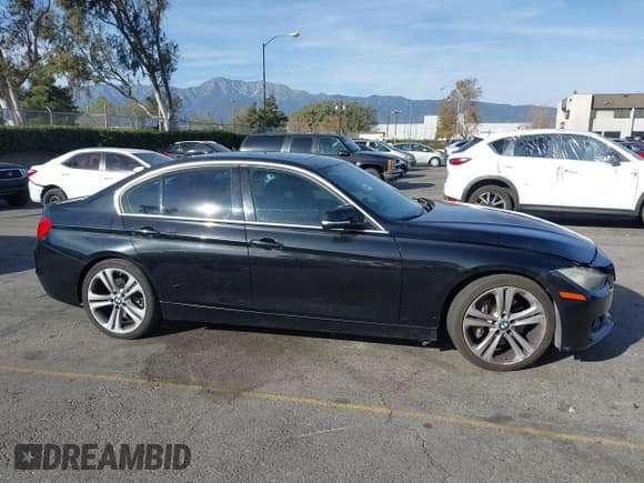 ✅ 2015 BMW 3 Series 335i • VIN: WBA3A9G55FNS66512 • Lot: 41147480. Wystawiony na IAAI z przebiegiem 120 800 mil. Bezpłatny archiwum sprzedaży aukcyjnych z USA i szczegółowy raport historii pojazdu na DreamBid. Zdjęcie 13.