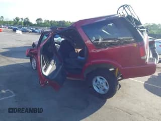 ✅ 2000 Chevrolet Blazer LS • VIN: 1GNDT13W6YK162818 • Lot: 42161533. Wystawiony na IAAI z przebiegiem Nie podano. Bezpłatny archiwum sprzedaży aukcyjnych z USA i szczegółowy raport historii pojazdu na DreamBid. Zdjęcie 3.