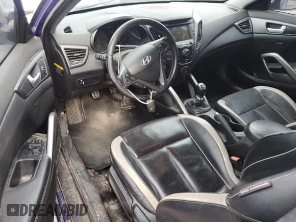 ✅ 2013 Hyundai Veloster Turbo • VIN: KMHTC6AE3DU176990 • Lot: 71066164. Wystawiony na Copart z przebiegiem 146 072 mil. Bezpłatny archiwum sprzedaży aukcyjnych z USA i szczegółowy raport historii pojazdu na DreamBid. Zdjęcie 8.