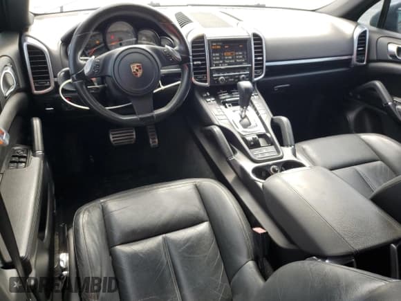 ✅ 2011 Porsche Cayenne S • VIN: WP1AB2A25BLA42593 • Lot: 68663335. Wystawiony na Copart z przebiegiem 125 591 mil. Bezpłatny archiwum sprzedaży aukcyjnych z USA i szczegółowy raport historii pojazdu na DreamBid. Zdjęcie 8.