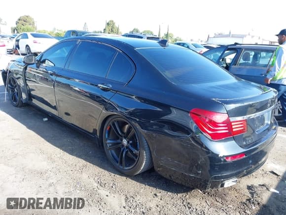 ✅ 2014 BMW 7 Series ALPINA B7 • VIN: WBAYE8C50ED135826 • Lot: 42610145. Wystawiony na IAAI z przebiegiem 75 324 mil. Bezpłatny archiwum sprzedaży aukcyjnych z USA i szczegółowy raport historii pojazdu na DreamBid. Zdjęcie 3.