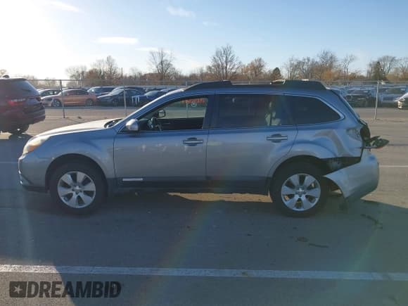 ✅ 2010 Subaru Outback Limited Power Moon • VIN: 4S4BRCKC7A3341107 • Lot: 43695644. Wystawiony na IAAI z przebiegiem 131 389 mil. Bezpłatny archiwum sprzedaży aukcyjnych z USA i szczegółowy raport historii pojazdu na DreamBid. Zdjęcie 14.