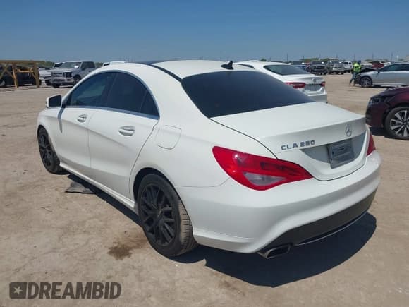 ✅ 2015 Mercedes-Benz CLA 250 • VIN: WDDSJ4EB0FN245602 • Lot: 43133793. Wystawiony na IAAI z przebiegiem 132 596 mil. Bezpłatny archiwum sprzedaży aukcyjnych z USA i szczegółowy raport historii pojazdu na DreamBid. Zdjęcie 3.