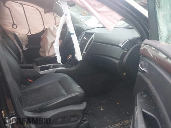 ✅ 2015 Cadillac SRX Performance Collection • VIN: 3GYFNCE38FS587818 • Lot: 42497207. Wystawiony na IAAI z przebiegiem Nie podano. Bezpłatny archiwum sprzedaży aukcyjnych z USA i szczegółowy raport historii pojazdu na DreamBid. Zdjęcie 5.