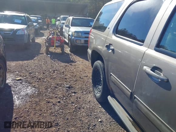 ✅ 2014 Chevrolet Tahoe LT • VIN: 1GNSCBE01ER202991 • Lot: 43781591. Listed on IAAI with 305,243 mi. Free auction sales archive from the USA and detailed vehicle history report at DreamBid. Image 6.