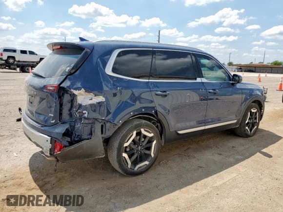 ✅ 2023 Kia Telluride S • VIN: 5XYP6DGC5PG338695 • Lot: 80404115. Listed on Copart with 28,492 mi. Free auction sales archive from the USA and detailed vehicle history report at DreamBid. Image 3.