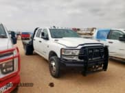 ✅ 2022 Ram 3500 Tradesman • VIN: 3C7WRTCL4NG279871 • Lot: 57682495. Wystawiony na Copart z przebiegiem 65 225 mil. Bezpłatny archiwum sprzedaży aukcyjnych z USA i szczegółowy raport historii pojazdu na DreamBid. Zdjęcie 4.