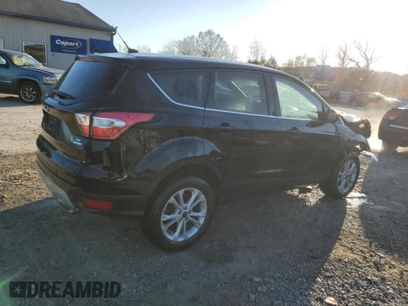 ✅ 2017 Ford Escape SE • VIN: 1FMCU0GD3HUE03965 • Lot: 92405865. Listed on Copart with 23,118 mi. Free auction sales archive from the USA and detailed vehicle history report at DreamBid. Image 3.