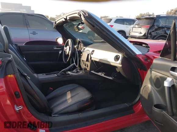 ✅ 2006 Mazda MX-5 Miata Touring • VIN: JM1NC25F360102939 • Lot: 41194656. Wystawiony na IAAI z przebiegiem 83 592 mil. Bezpłatny archiwum sprzedaży aukcyjnych z USA i szczegółowy raport historii pojazdu na DreamBid. Zdjęcie 5.