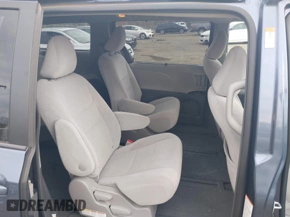 ✅ 2016 Toyota Sienna LE • VIN: 5TDJK3DC4GS136708 • Lot: 43590926. Wystawiony na IAAI z przebiegiem 63 246 mil. Bezpłatny archiwum sprzedaży aukcyjnych z USA i szczegółowy raport historii pojazdu na DreamBid. Zdjęcie 8.