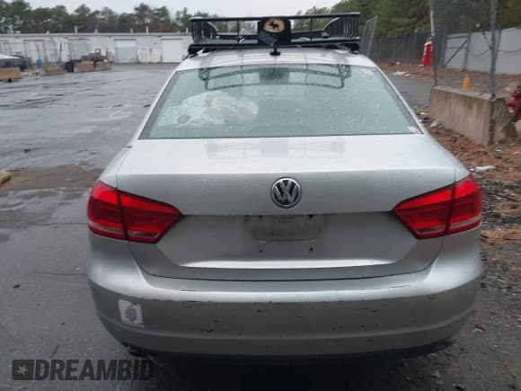 ✅ 2012 Volkswagen Passat SE • VIN: 1VWBP7A31CC101781 • Лот: 43735594. Опубликован ранее на IAAI с пробегом 106 843 миль. Бесплатный доступ к архиву аукционных продаж из США и подробный отчёт об истории автомобиля на DreamBid. Изображение 16.