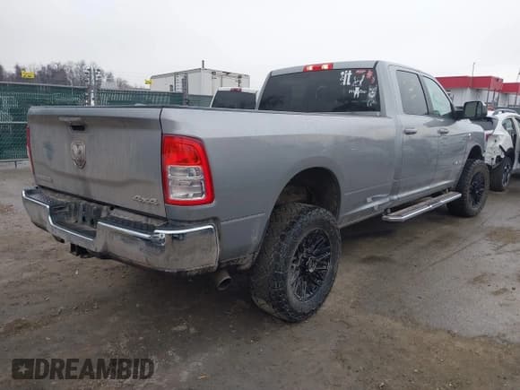 ✅ 2021 Ram 2500 Big Horn • VIN: 3C6UR5JL4MG653548 • Lot: 41653456. Wystawiony na IAAI z przebiegiem 62 348 mil. Bezpłatny archiwum sprzedaży aukcyjnych z USA i szczegółowy raport historii pojazdu na DreamBid. Zdjęcie 4.