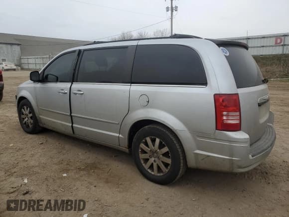 ✅ 2008 Chrysler Town & Country Touring • VIN: 2A8HR54P38R671864 • Лот: 93294225. Опубликован ранее на Copart с пробегом 221 196 миль. Бесплатный доступ к архиву аукционных продаж из США и подробный отчёт об истории автомобиля на DreamBid. Изображение 2.