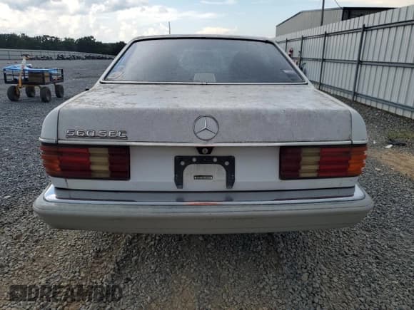 ✅ 1991 Mercedes-Benz 560 • VIN: WDBCA45E6MA583663 • Lot: 66163085. Wystawiony na Copart z przebiegiem 306 084 mil. Bezpłatny archiwum sprzedaży aukcyjnych z USA i szczegółowy raport historii pojazdu na DreamBid. Zdjęcie 6.