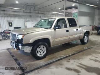 ✅ 2004 Chevrolet Silverado 1500 LS • VIN: 2GCEK13TX41418555 • Lot: 63997115. Listed on Copart with 172,329 mi. Free auction sales archive from the USA and detailed vehicle history report at DreamBid. Image 1.