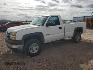 ✅ 2007 Chevrolet Silverado 2500HD Work Truck • VIN: 1GCHC24U17E120048 • Лот: 48792075. Опубликован ранее на Copart с пробегом 221 502 миль. Бесплатный доступ к архиву аукционных продаж из США и подробный отчёт об истории автомобиля на DreamBid. Изображение 1.