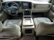 ✅ 2005 Chevrolet Suburban Z71 • VIN: 3GNFK16Z95G145435 • Lot: 83986034. Listed on Copart with 186,709 mi. Free auction sales archive from the USA and detailed vehicle history report at DreamBid. Image 8.