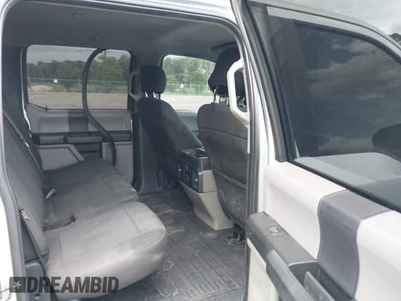 ✅ 2017 Ford F-150 XL • VIN: 1FTEW1EP3HFC11699 • Lot: 42450046. Wystawiony na IAAI z przebiegiem 106 664 mil. Bezpłatny archiwum sprzedaży aukcyjnych z USA i szczegółowy raport historii pojazdu na DreamBid. Zdjęcie 8.