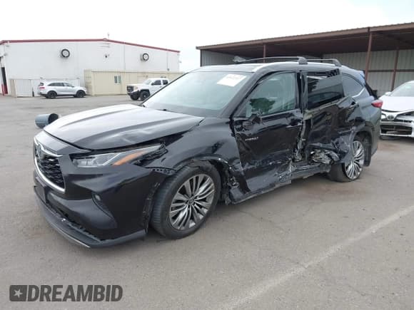 ✅ 2021 Toyota Highlander Hybrid Platinum • VIN: 5TDEBRCHXMS026372 • Lot: 43432317. Listed on IAAI with 89,490 mi. Free auction sales archive from the USA and detailed vehicle history report at DreamBid. Image 2.
