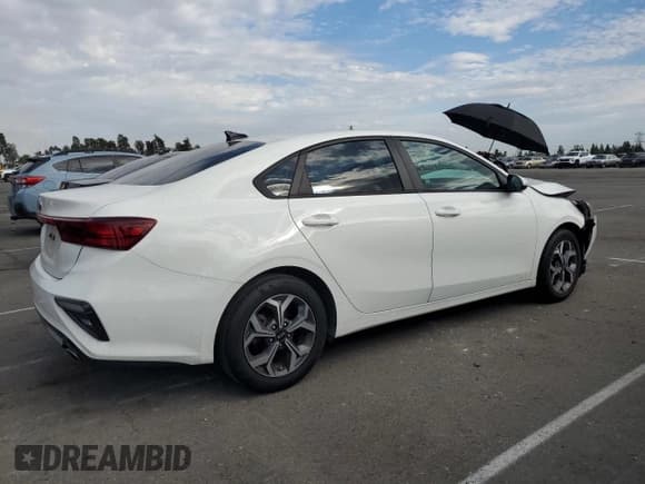 ✅ 2020 Kia Forte FE • VIN: 3KPF24AD8LE257058 • Lot: 82360175. Wystawiony na Copart z przebiegiem 40 455 mil. Bezpłatny archiwum sprzedaży aukcyjnych z USA i szczegółowy raport historii pojazdu na DreamBid. Zdjęcie 3.