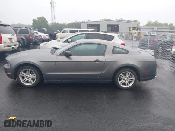 ✅ 2012 Ford Mustang Premium • VIN: 1ZVBP8AM6C5260086 • Lot: 42361831. Listed on IAAI with 262,561 mi. Free auction sales archive from the USA and detailed vehicle history report at DreamBid. Image 14.