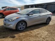 ✅ 2013 Hyundai Elantra GLS • VIN: KMHDH4AE9DU752169 • Лот: 66149425. Опубликован ранее на Copart с пробегом 52 441 миль. Бесплатный доступ к архиву аукционных продаж из США и подробный отчёт об истории автомобиля на DreamBid. Изображение 1.