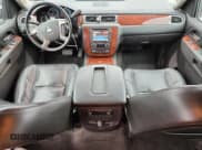 ✅ 2013 Chevrolet Suburban LTZ • VIN: 1GNSKKE74DR121174 • Lot: 90267505. Wystawiony na Copart z przebiegiem 181 025 mil. Bezpłatny archiwum sprzedaży aukcyjnych z USA i szczegółowy raport historii pojazdu na DreamBid. Zdjęcie 8.