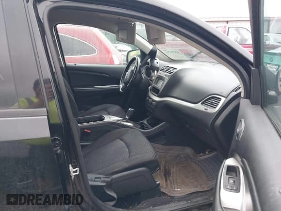 ✅ 2019 Dodge Journey SE • VIN: 3C4PDCBB4KT779508 • Lot: 43276791. Wystawiony na IAAI z przebiegiem 79 578 mil. Bezpłatny archiwum sprzedaży aukcyjnych z USA i szczegółowy raport historii pojazdu na DreamBid. Zdjęcie 5.