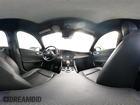 ✅ 2022 Alfa Romeo Giulia Veloce • VIN: ZARFAMBN7N7666400 • Lot: 41287424. Wystawiony na IAAI z przebiegiem 9 127 mil. Bezpłatny archiwum sprzedaży aukcyjnych z USA i szczegółowy raport historii pojazdu na DreamBid. Zdjęcie 18.