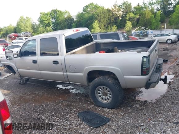 ✅ 2005 Chevrolet Silverado 2500HD LS • VIN: 1GCHK23245F875687 • Lot: 42156148. Listed on IAAI with 344,862 mi. Free auction sales archive from the USA and detailed vehicle history report at DreamBid. Image 15.