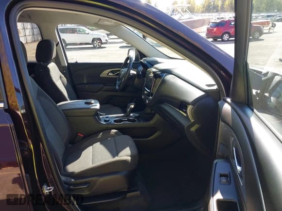 ✅ 2021 Chevrolet Traverse LT Cloth • VIN: 1GNEVGKW3MJ261227 • Lot: 43453989. Wystawiony na IAAI z przebiegiem 52 787 mil. Bezpłatny archiwum sprzedaży aukcyjnych z USA i szczegółowy raport historii pojazdu na DreamBid. Zdjęcie 5.