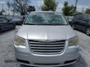 ✅ 2010 Chrysler Town & Country LX • VIN: 2A4RR2D12AR374610 • Lot: 59802655. Wystawiony na Copart z przebiegiem 119 079 mil. Bezpłatny archiwum sprzedaży aukcyjnych z USA i szczegółowy raport historii pojazdu na DreamBid. Zdjęcie 5.