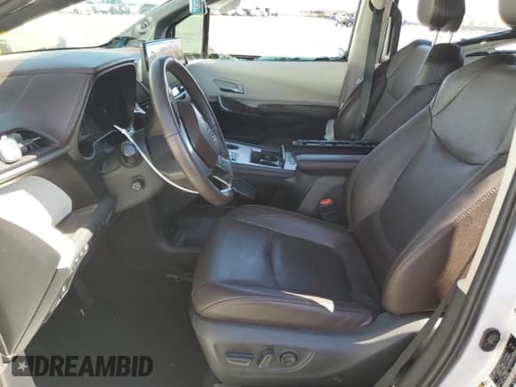 ✅ 2022 Toyota Sienna Platinum • VIN: 5TDERKEC7NS129528 • Lot: 84002825. Wystawiony na Copart z przebiegiem 52 318 mil. Bezpłatny archiwum sprzedaży aukcyjnych z USA i szczegółowy raport historii pojazdu na DreamBid. Zdjęcie 7.