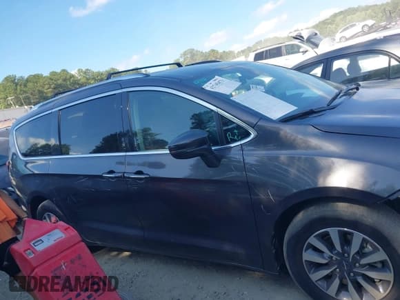 ✅ 2021 Chrysler Pacifica Hybrid Touring L • VIN: 2C4RC1L79MR602839 • Лот: 42745473. Опубликован ранее на IAAI с пробегом 101 174 миль. Бесплатный доступ к архиву аукционных продаж из США и подробный отчёт об истории автомобиля на DreamBid. Изображение 13.