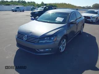 ✅ 2015 Volkswagen Passat S • VIN: 1VWAS7A35FC098818 • Lot: 43482250. Wystawiony na IAAI z przebiegiem 138 997 mil. Bezpłatny archiwum sprzedaży aukcyjnych z USA i szczegółowy raport historii pojazdu na DreamBid. Zdjęcie 2.