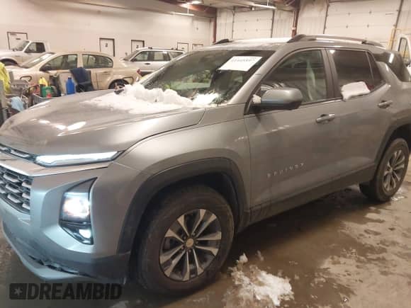 2025 Chevrolet Equinox FWD LT z VIN 3GNAXHEG5SL123035, wystawiony jako IAAI lot #41445597 z przebiegiem 2 105 mil mil oraz . Historia ofert i sprzedaży dostępna na DreamBid. Obrazek 18.