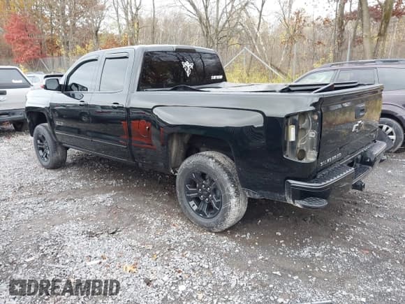 ✅ 2017 Chevrolet Silverado 1500 LT • VIN: 1GCVKREC7HZ321595 • Lot: 43572986. Listed on IAAI with 56,476 mi. Free auction sales archive from the USA and detailed vehicle history report at DreamBid. Image 3.
