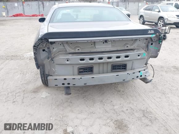 ✅ 2010 Dodge Challenger SE • VIN: 2B3CJ4DV4AH318483 • Lot: 41356521. Wystawiony na IAAI z przebiegiem 111 356 mil. Bezpłatny archiwum sprzedaży aukcyjnych z USA i szczegółowy raport historii pojazdu na DreamBid. Zdjęcie 6.